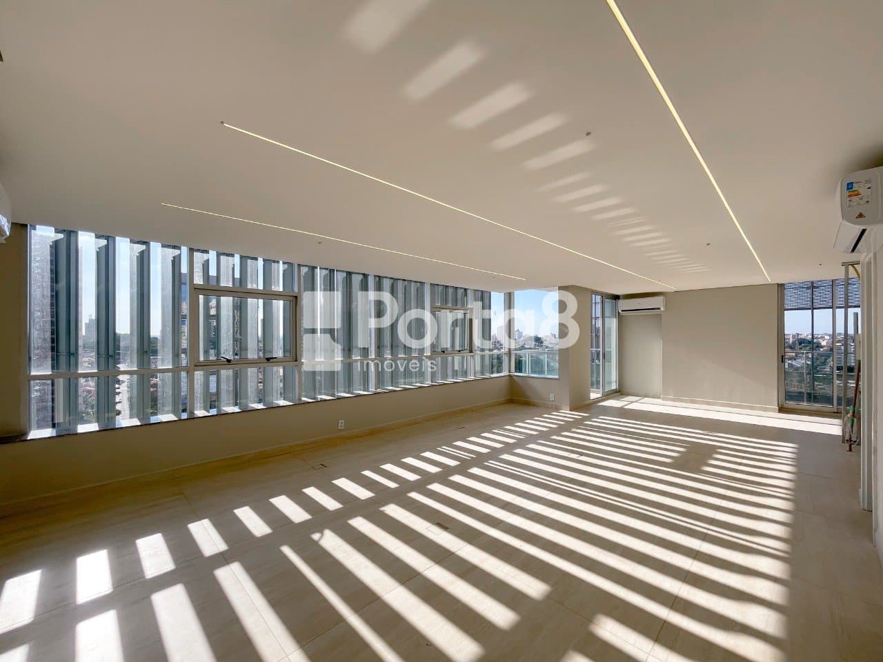 Sala Comercial 75m² no Plaza Corporate - Jardim Redentor com 1 Vaga