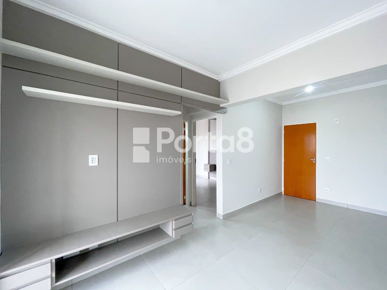 Apartamento 2 Dormitórios no Centro com 2 Vagas e Varanda - Foto 2
