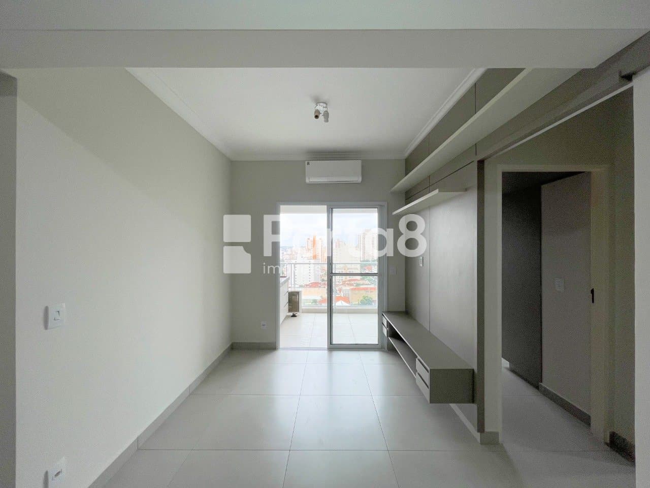 Apartamento 2 Dormitórios no Centro com 2 Vagas e Varanda - Foto 3