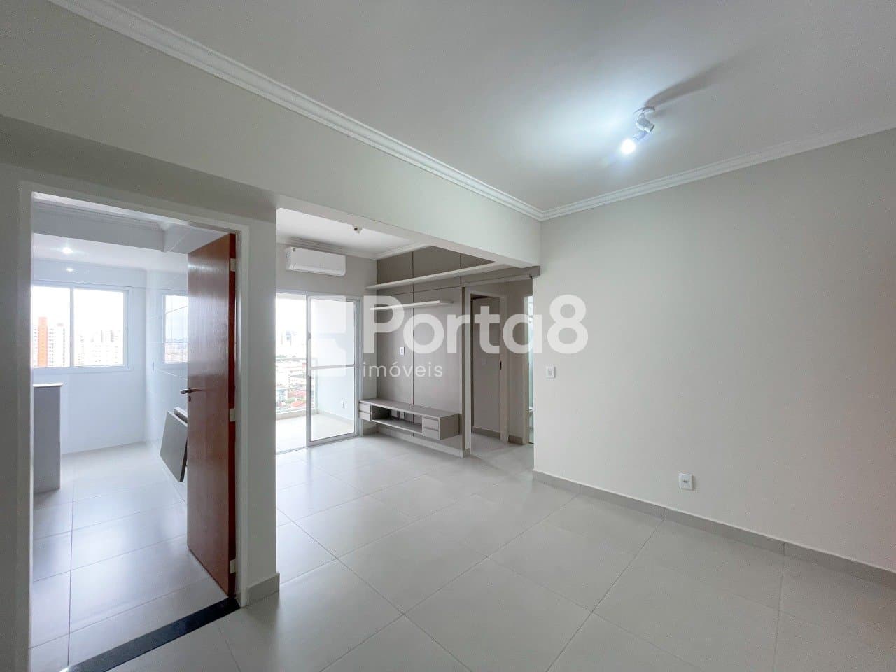 Apartamento 2 Dormitórios no Centro com 2 Vagas e Varanda - Foto 4