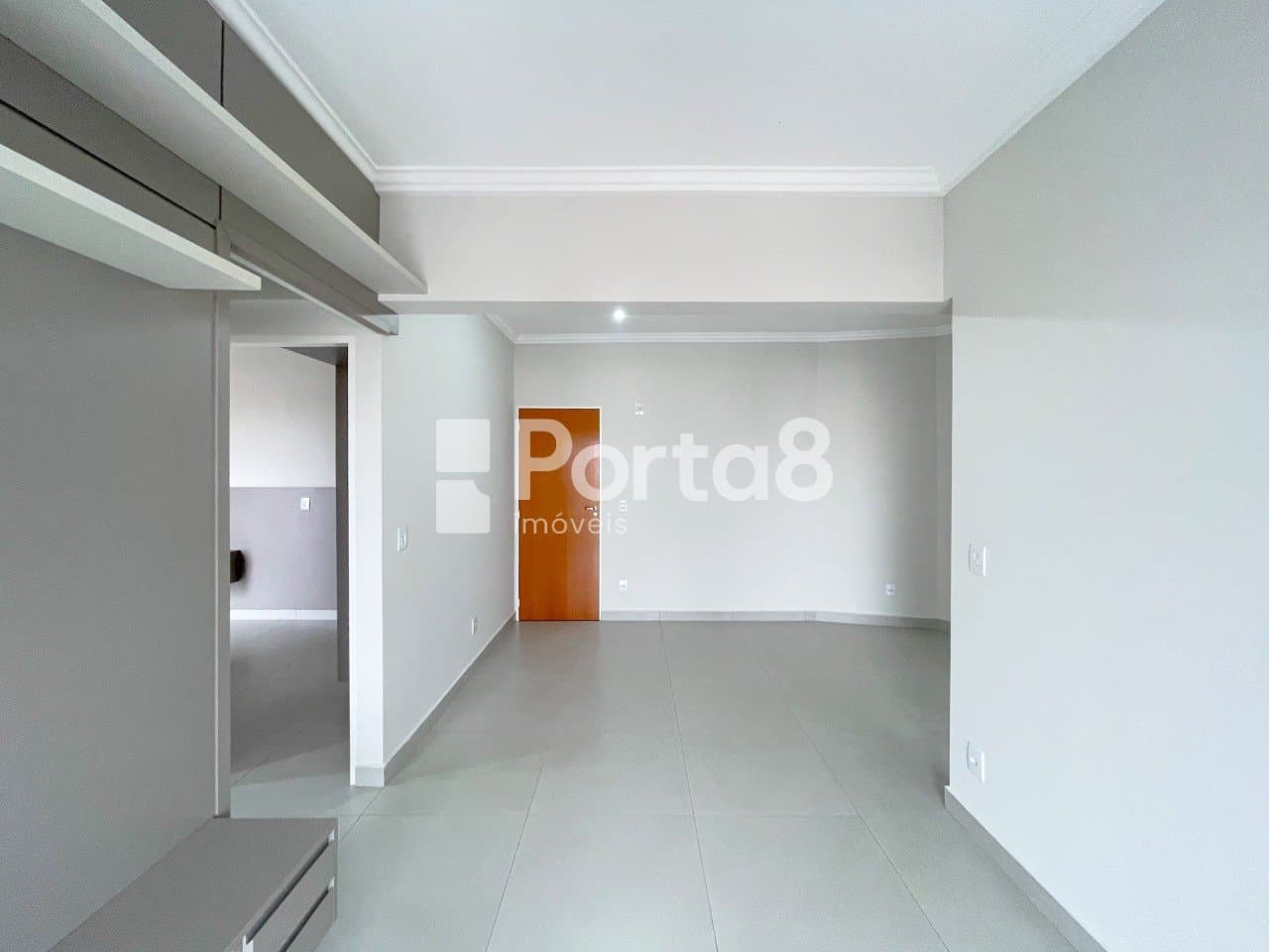 Apartamento 2 Dormitórios no Centro com 2 Vagas e Varanda - Foto 5