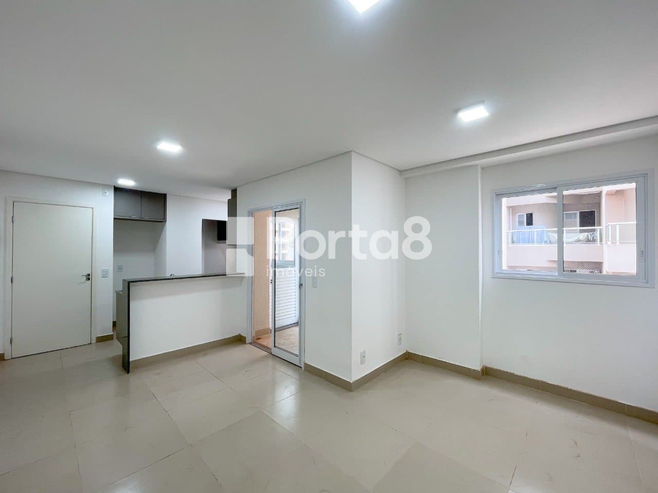 Apartamento 1 Dormitório no Centro com Sacada e Garagem