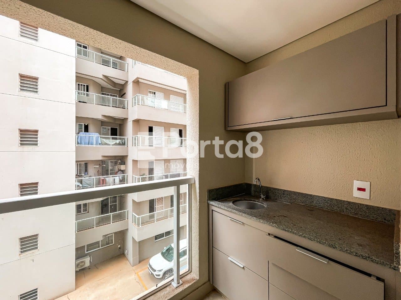 Apartamento 1 Dormitório no Centro com Sacada e Garagem - Foto 5