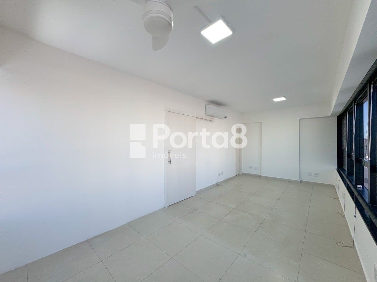 Sala Comercial 40m² no Centro com 1 Vaga e Boa Iluminação - Foto 5