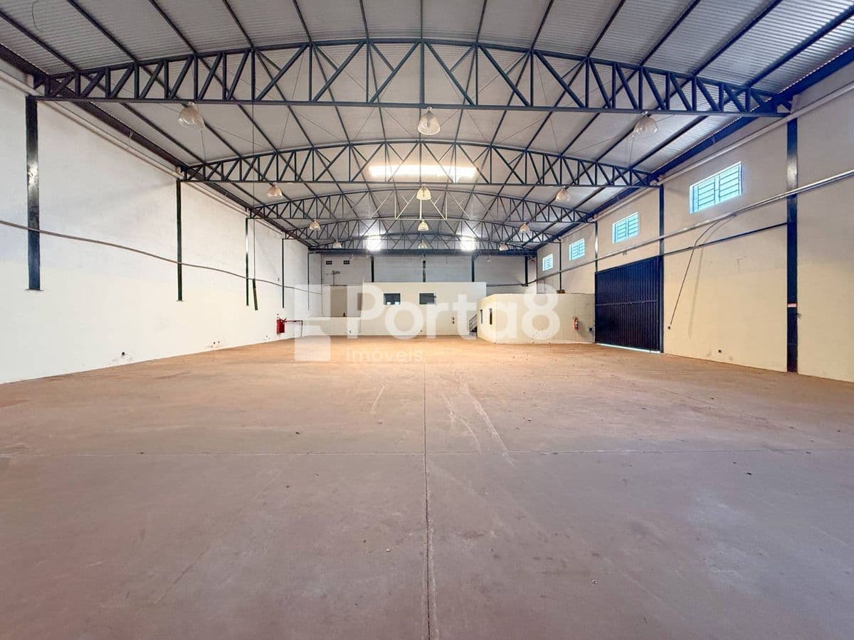 Barracão 700m² para alugar na Chácara Jockey Club - Ideal para negócios