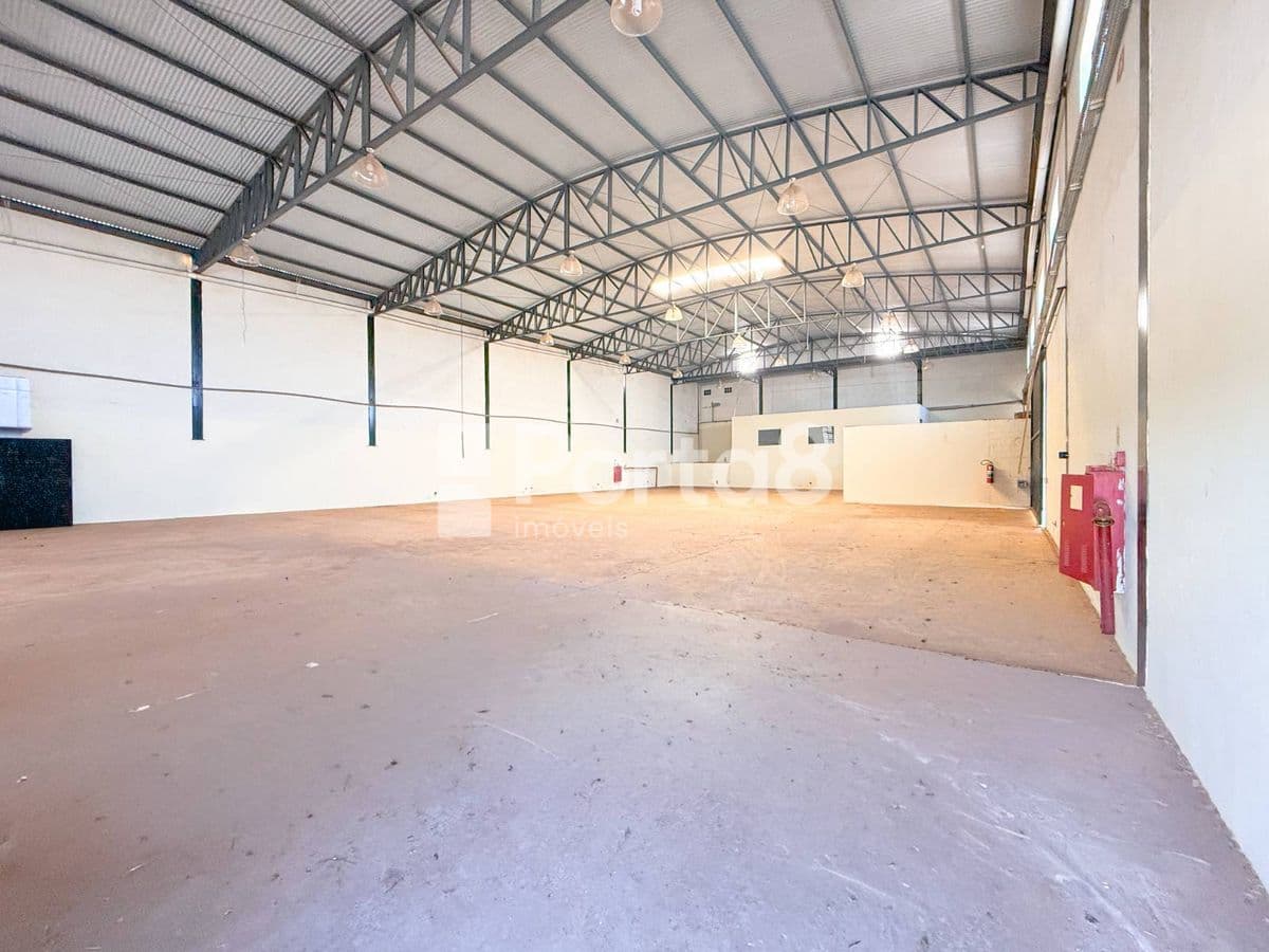Barracão 700m² para alugar na Chácara Jockey Club - Ideal para negócios - Foto 2