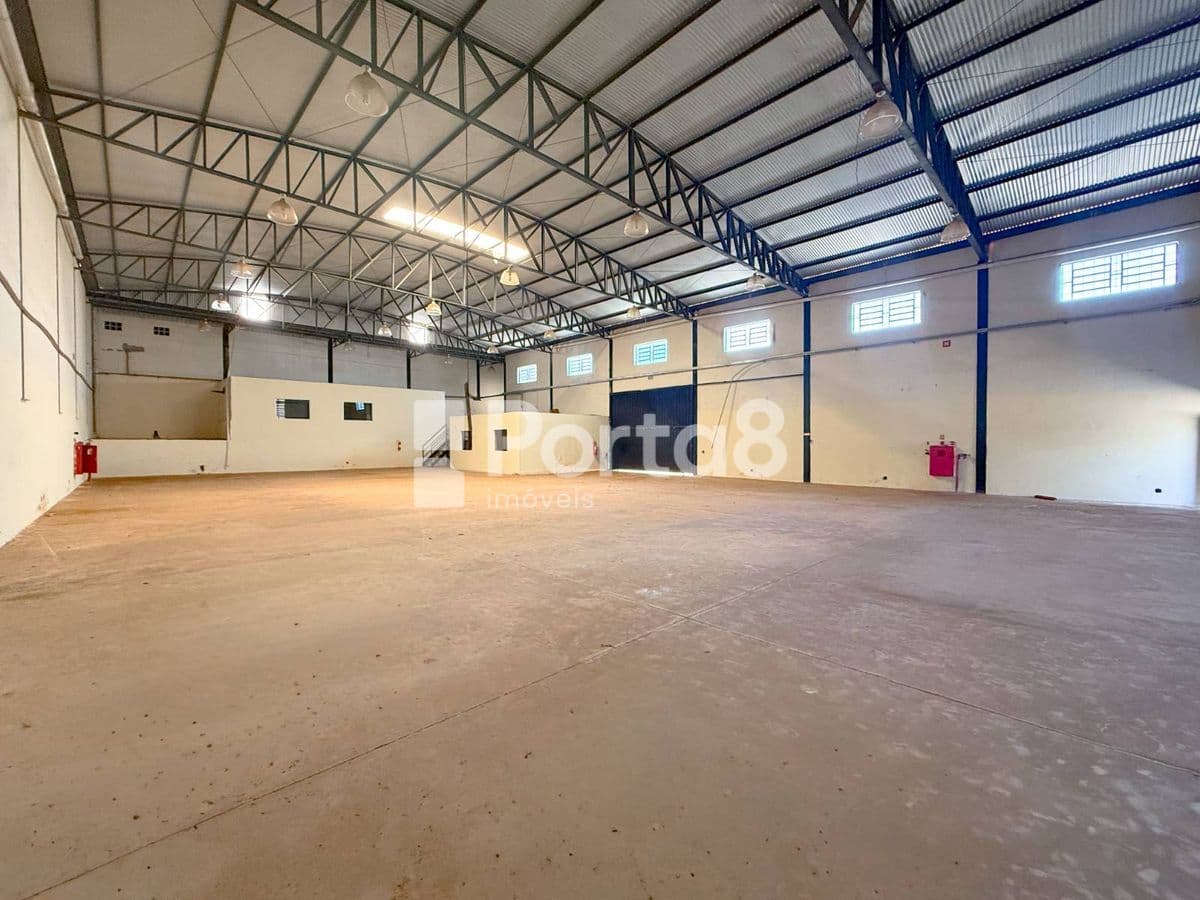 Barracão 700m² para alugar na Chácara Jockey Club - Ideal para negócios - Foto 3