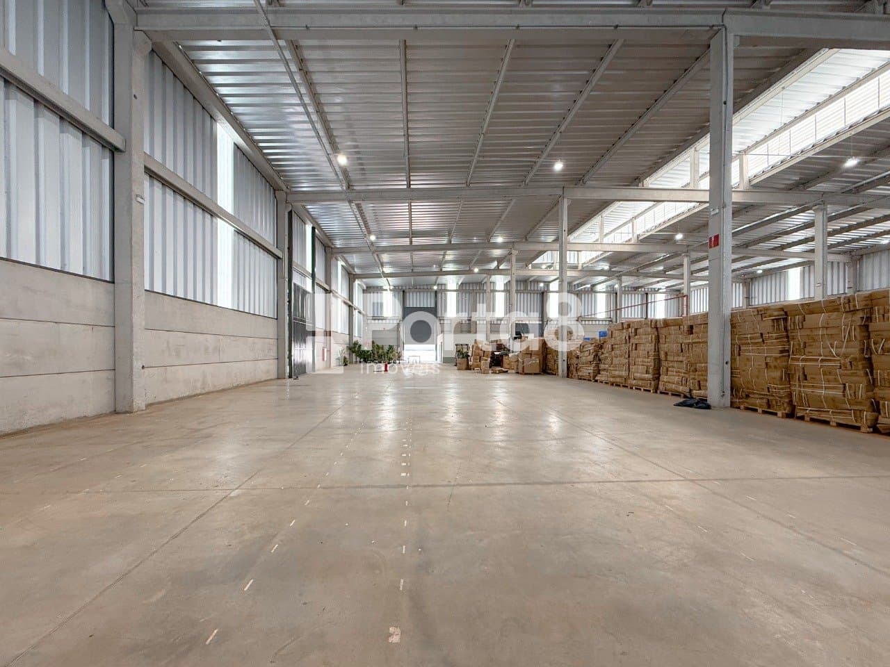 Galpão 2400m² Fazenda Retiro com 6 Banheiros e Amplo Espaço - Foto 5