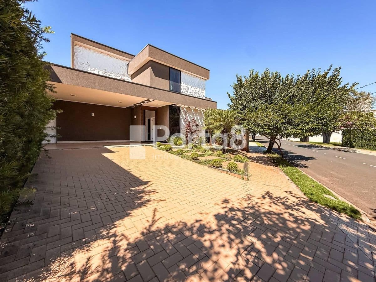 Casa 4 dormitórios no Gaivota II com área gourmet e privativa