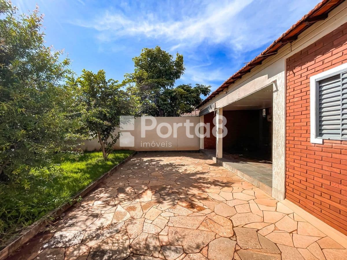 Casa Comercial na Vila Santa Cruz - 7 Cômodos Próximo à Av. Andaló