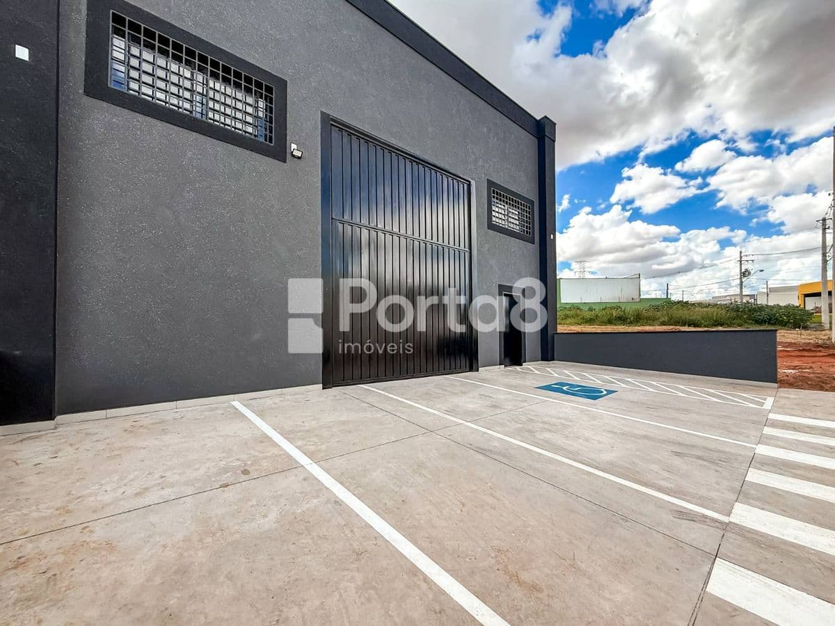 Barracão Comercial com Mezanino no Centro Empresarial Coplan