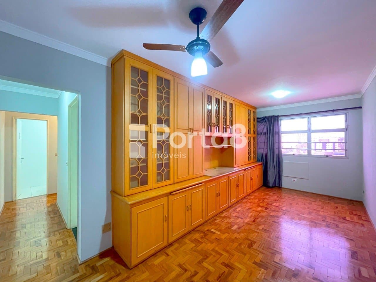 Apartamento 1 Dormitório Centro com 1 Vaga e Varanda