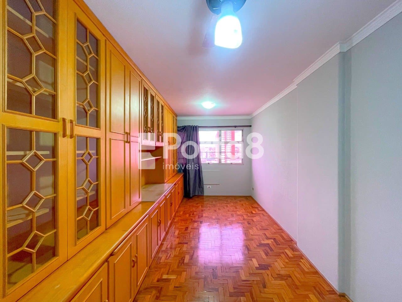 Apartamento 1 Dormitório Centro com 1 Vaga e Varanda - Foto 2