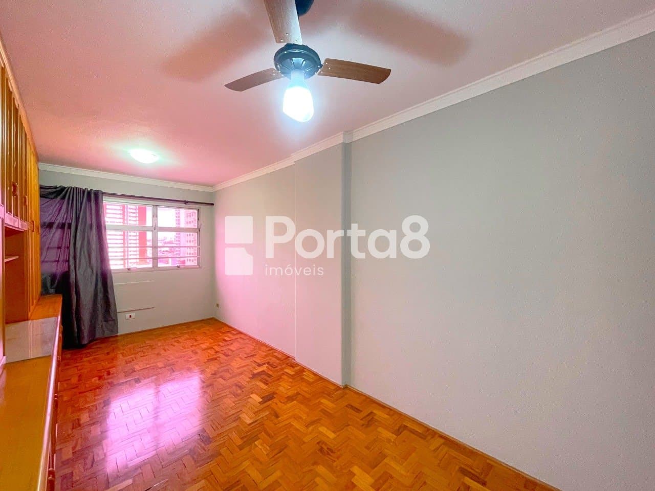 Apartamento 1 Dormitório Centro com 1 Vaga e Varanda - Foto 3