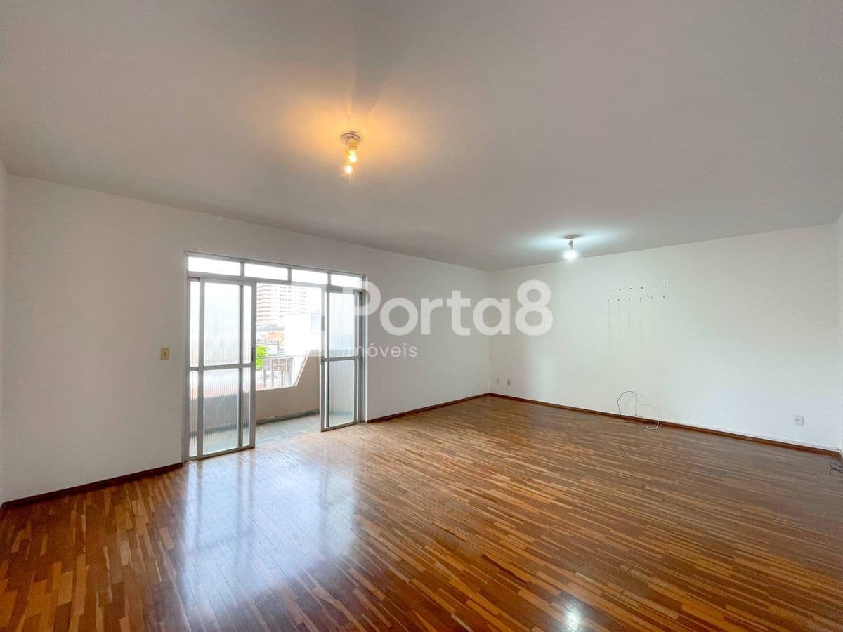 Apartamento 3 dormitórios no Centro - Ed. Alamanda com vista
