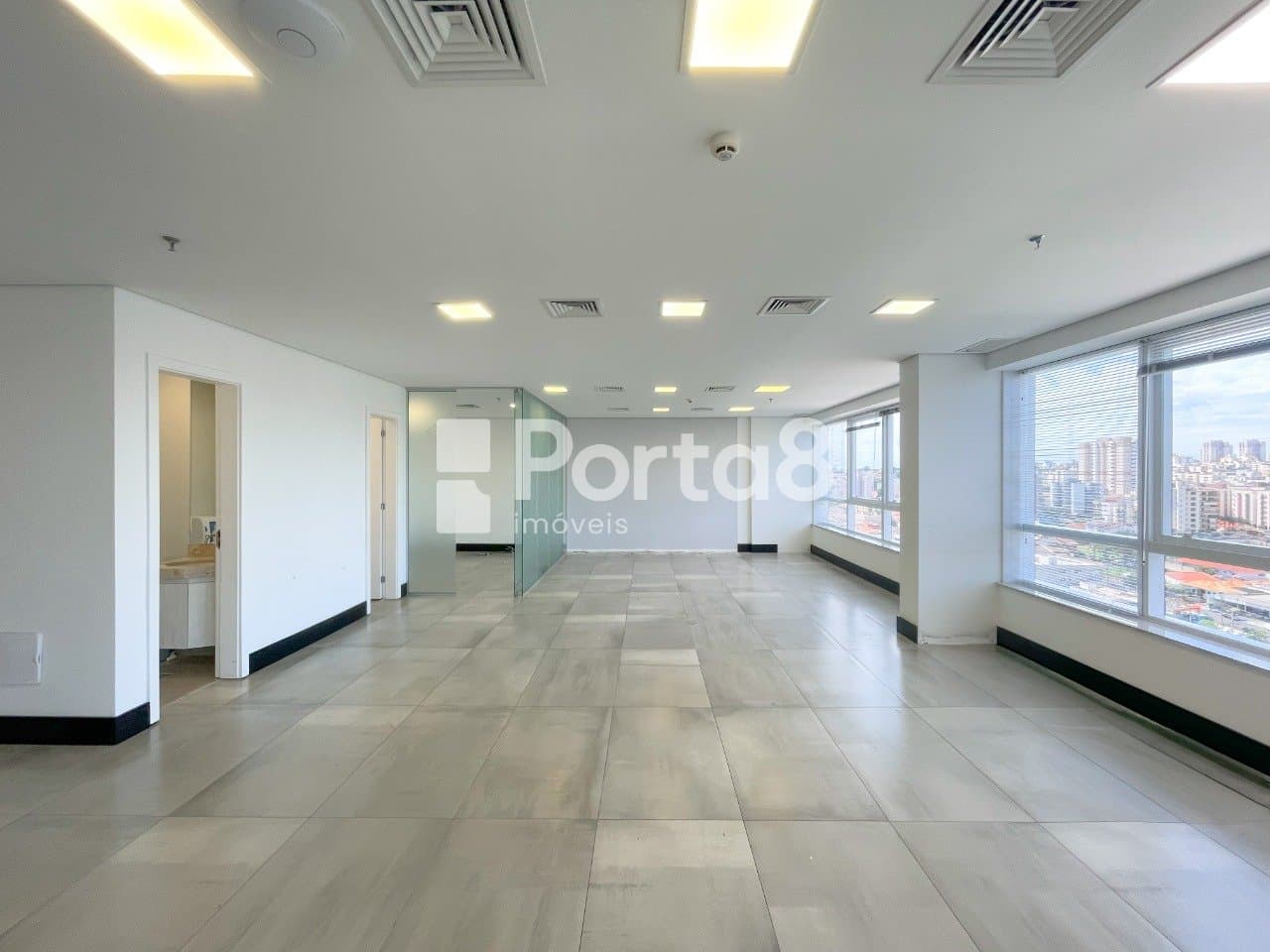 Sala Comercial 120m² Vila São José com 3 Vagas e Banheiros - Foto 3