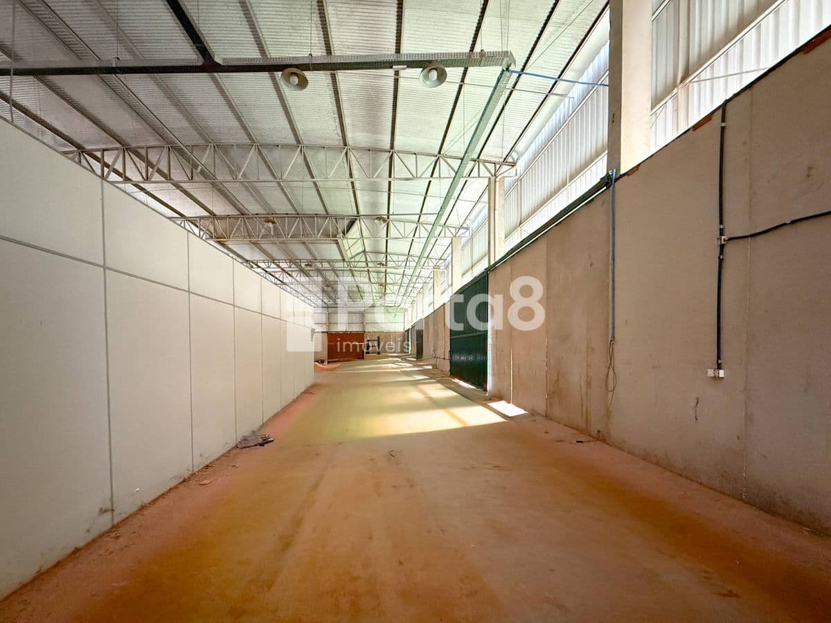 Barracão 980m² para locação no Distrito Industrial com fácil acesso - Foto 2