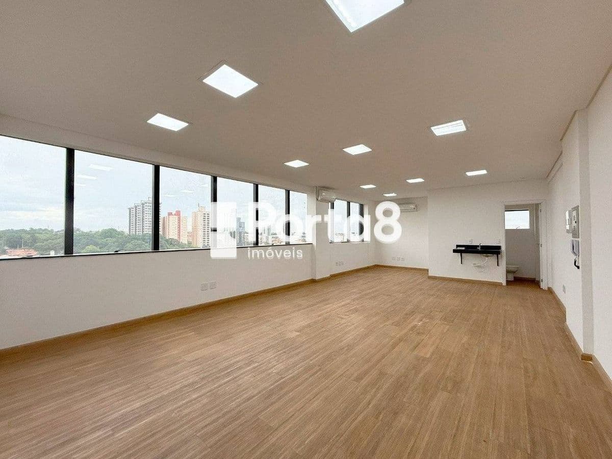 Sala Comercial em Pinheiros com excelente localização na Av. JK