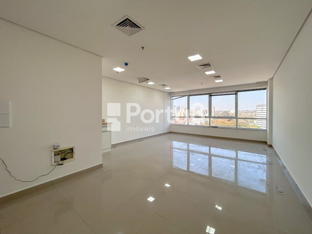 Sala Comercial 40m² Vila São José com Ar-Condicionado e Vaga