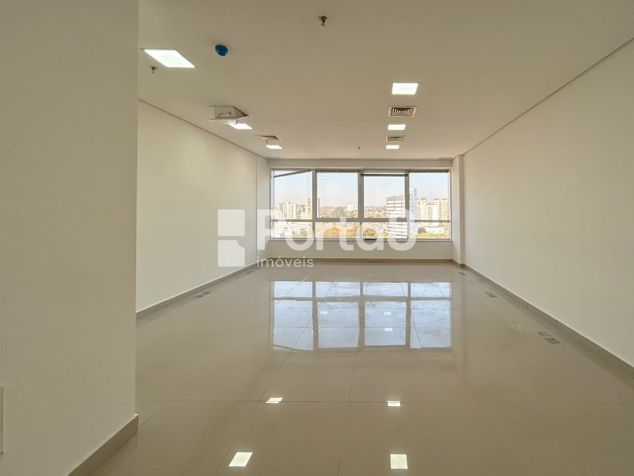 Sala Comercial 40m² Vila São José com Ar-Condicionado e Vaga - Foto 2