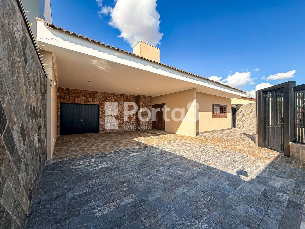 Casa Comercial 4 Salas no Jardim Aclimação com Estacionamento